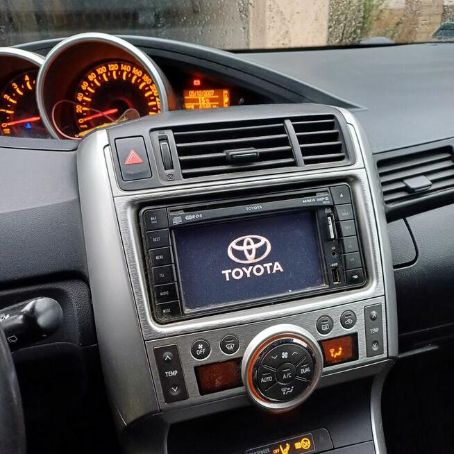 sprzedam toyotę verso