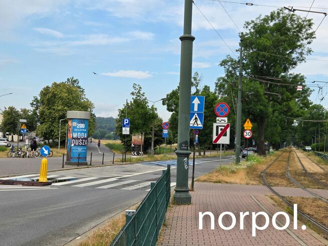 Lokal 75 m² na wynajem przy Błoniach – prestiż, ruch i świetna lokalizacja.