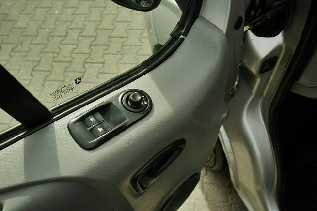 Opel Vivaro 1,9CDTI Klima, 6 osób, LONG, 2005r.