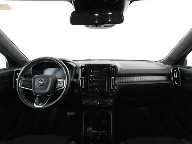 Volvo XC 40 automat full LED skóra/alcantara virtual cocpit navi klima auto czujni