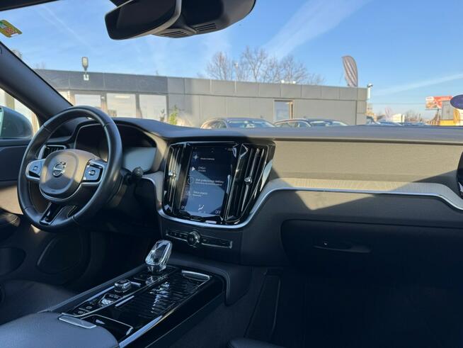 Volvo V60 Bezwypadkowy / Drugi Właściciel / Panorama / LED / Nawigacja /FV Marża
