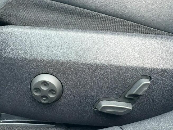 Mercedes E 220 Bezwypadkowy / Aktywny tempomat / Key less / Asystent pasa / FV marża