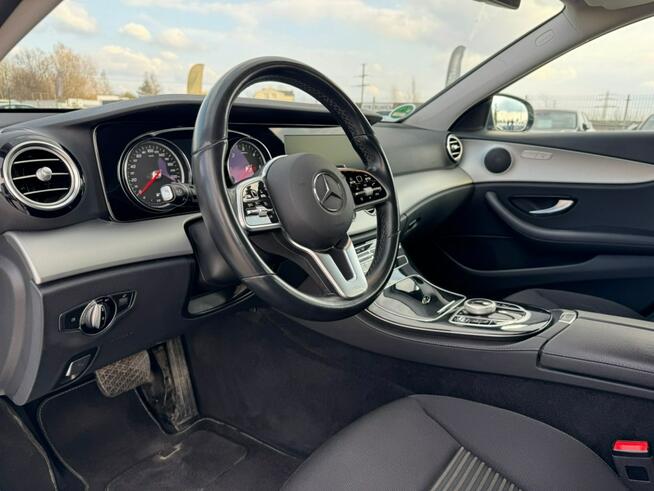 Mercedes E 220 Bezwypadkowy / Drugi Właściciel / Nawigacja / Tempomat / FV Marża