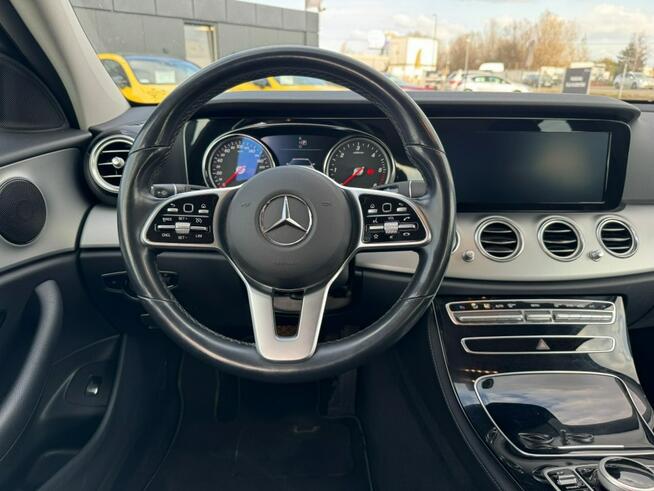 Mercedes E 220 Bezwypadkowy / Drugi Właściciel / Nawigacja / Tempomat / FV Marża