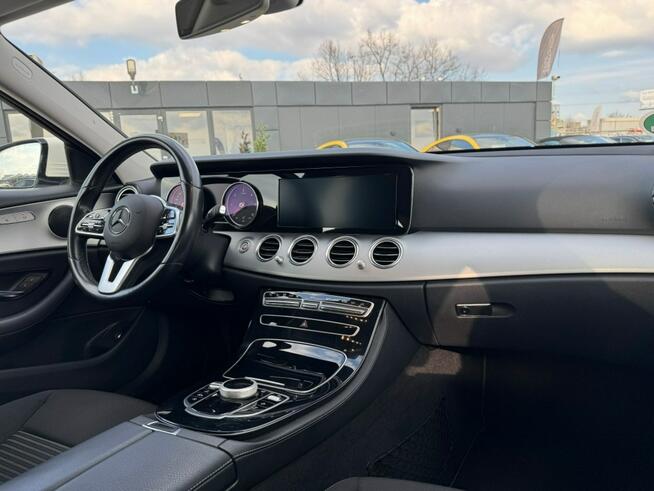 Mercedes E 220 Bezwypadkowy / Drugi Właściciel / Nawigacja / Tempomat / FV Marża