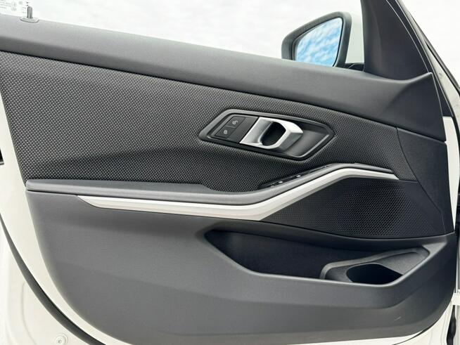 BMW 318 Salon Polska/ Drugi właściciel / Serwis ASO / Asystent pasa / FV Marża