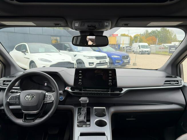 Toyota Sienna Bezwypadkowy / Drugi Właściciel / Tempomat / Szyberdach / FV Marża