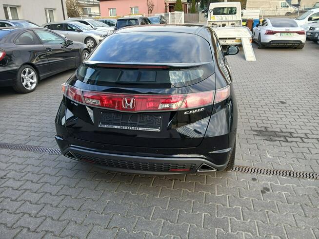 Honda Civic 1.8i alufelgi klimatronik czujniki alkantara 6 biegów stanBDB