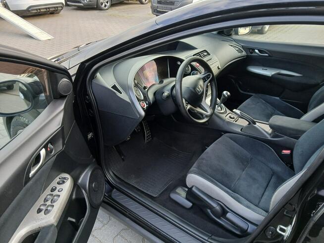 Honda Civic 1.8i alufelgi klimatronik czujniki alkantara 6 biegów stanBDB