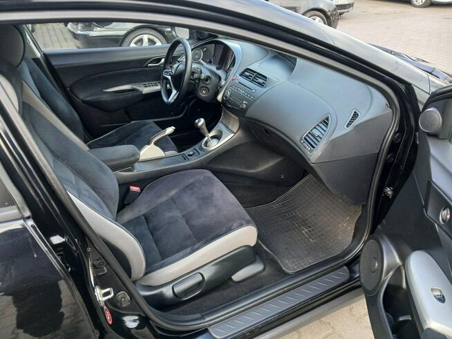 Honda Civic 1.8i alufelgi klimatronik czujniki alkantara 6 biegów stanBDB