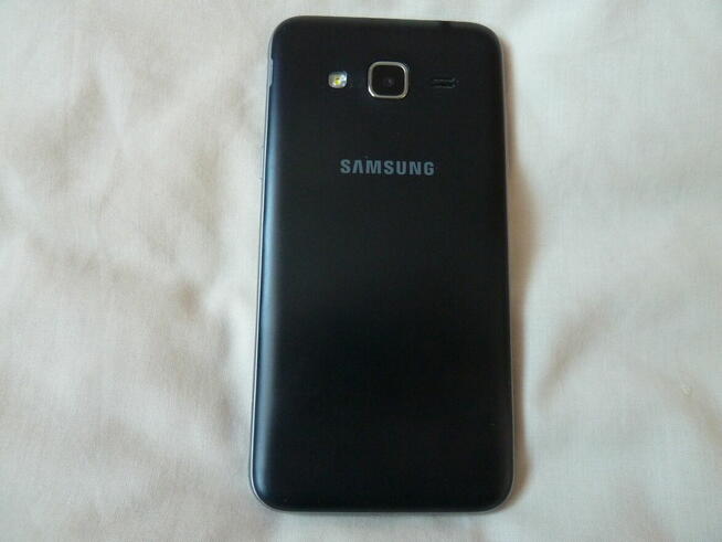 telefon Samsung J3 z 2016 r., z ładowarką