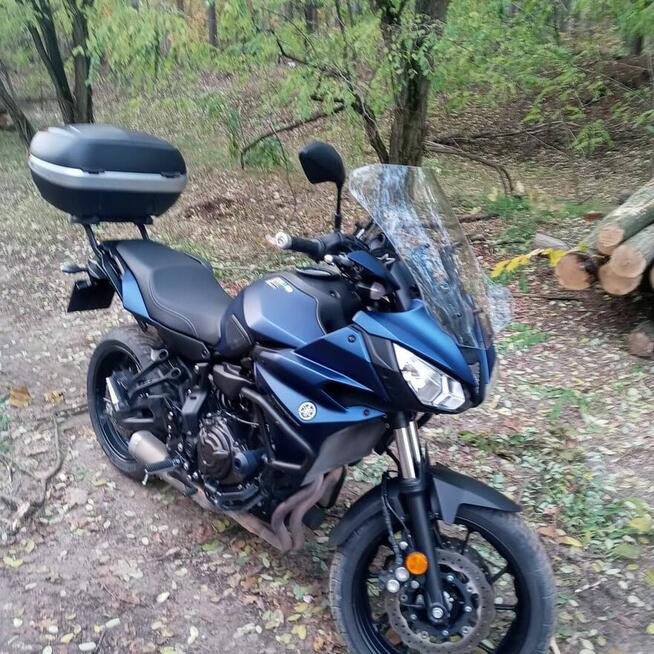 Motocyklista poszukuje plecaczka