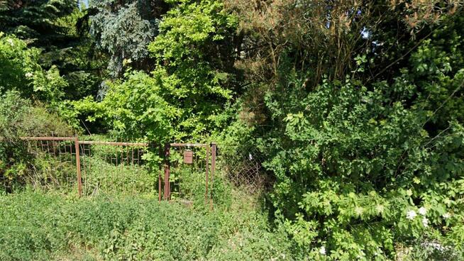DUŻA DZIAŁKA 1361 m² Z DOMEM DO ROZBÓRKI – JĘDRZEJÓW, UL. SŁ