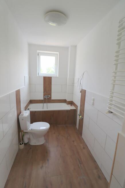 nad jeziorem z ogródkiem i garażem