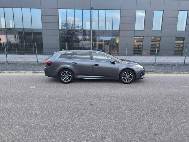 Toyota Avensis III PREMIUM WAGON FACELIFTING 2015 2,0 D-4D T27 143 KM FILM