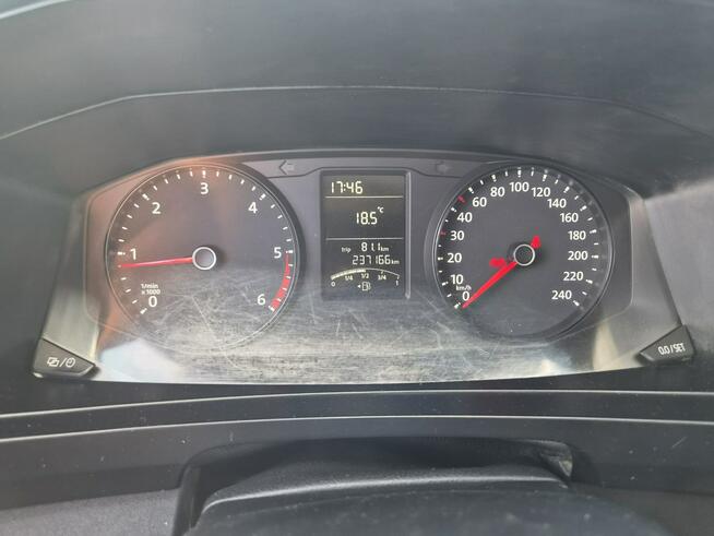 Volkswagen Transporter T6 długi osobowy