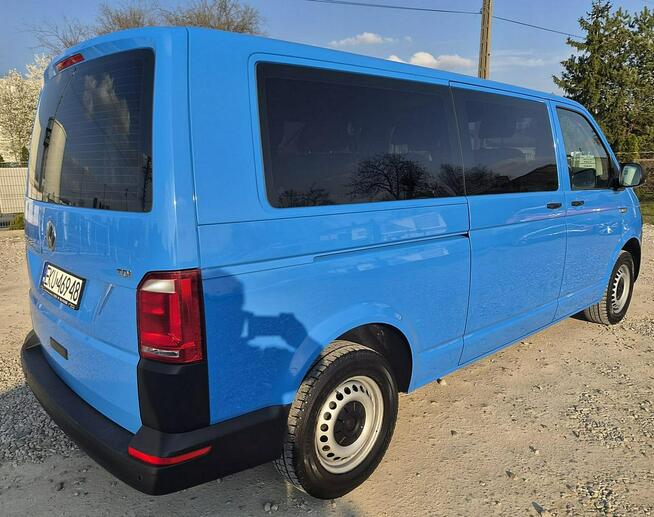 Volkswagen Transporter T6 długi osobowy