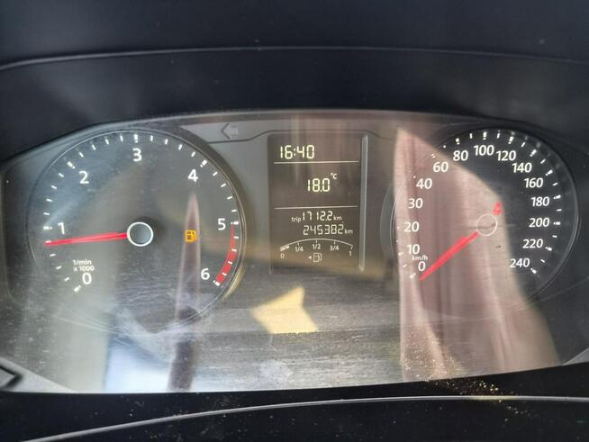 Volkswagen Transporter T6 długi osobowy