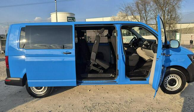 Volkswagen Transporter T6 długi osobowy