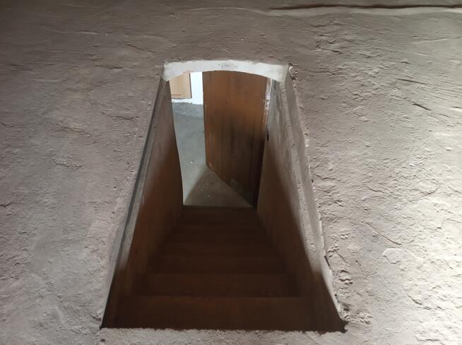 TANIO, ocieplony magazyn, regały/stoły, toaleta