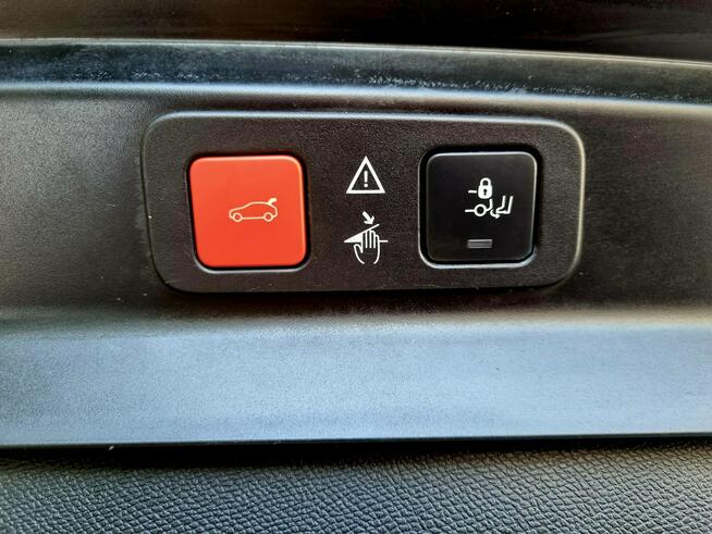 Peugeot 5008 7 osób LED Serwis Navi Kamery 360 Climatronic Zarejestrowany Gwarancja