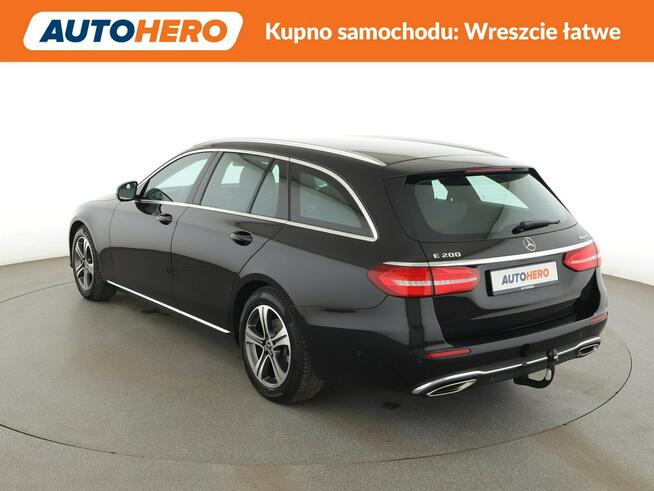 Mercedes E 200 mHEV 4x4 automat full LED półskóra szyberdach navi kamera i czujniki p