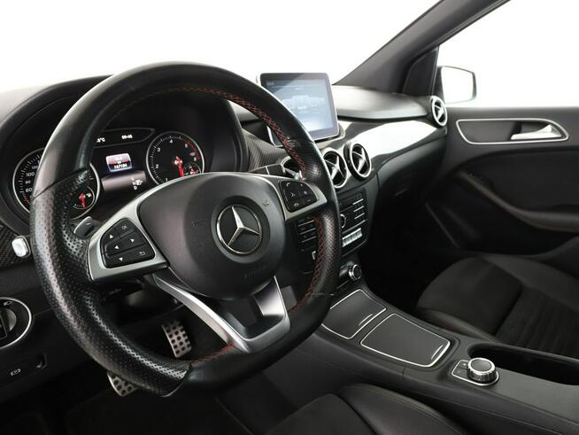 Mercedes B 180 Automat full LED skóra/alcantara navi grzane fotele kamera i czujniki