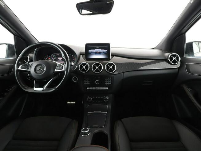 Mercedes B 180 Automat full LED skóra/alcantara navi grzane fotele kamera i czujniki