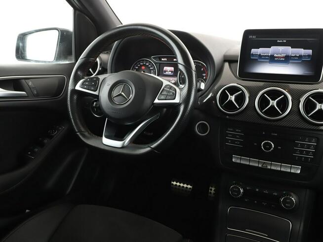 Mercedes B 180 Automat full LED skóra/alcantara navi grzane fotele kamera i czujniki