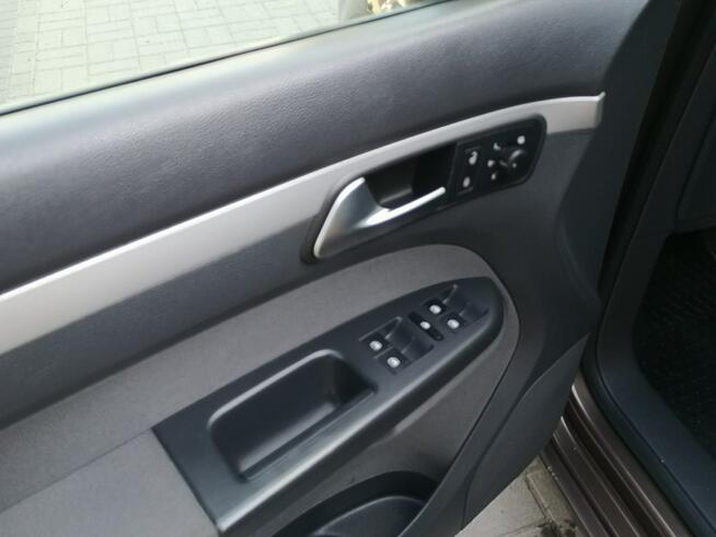 Volkswagen Touran 1.6 TDI 105KM Klimatronic Isofix Alu 16 7 osób Serwis