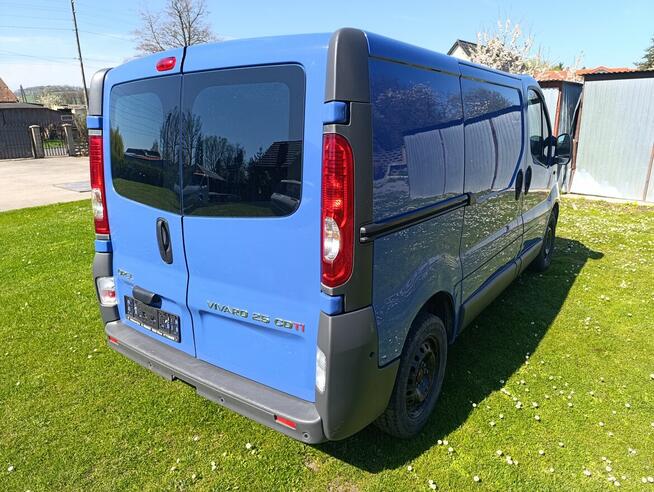 Opel Vivaro 2.5CDTI 140KM 2011r klima