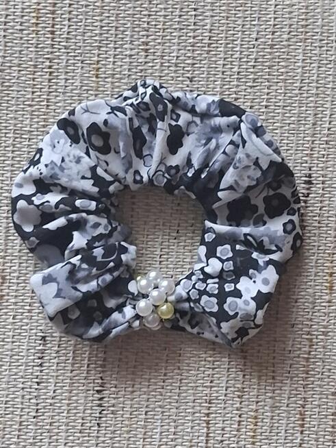 Ozdoby na włosy- gumki z materiałów