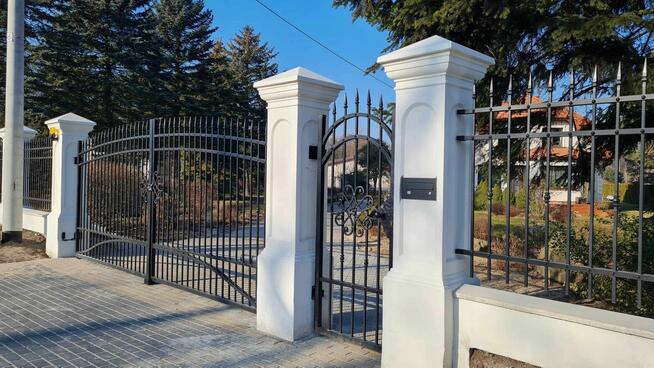 Słupy Dworkowe, Ogrodzenia Dworkowe, STYL I KLASA