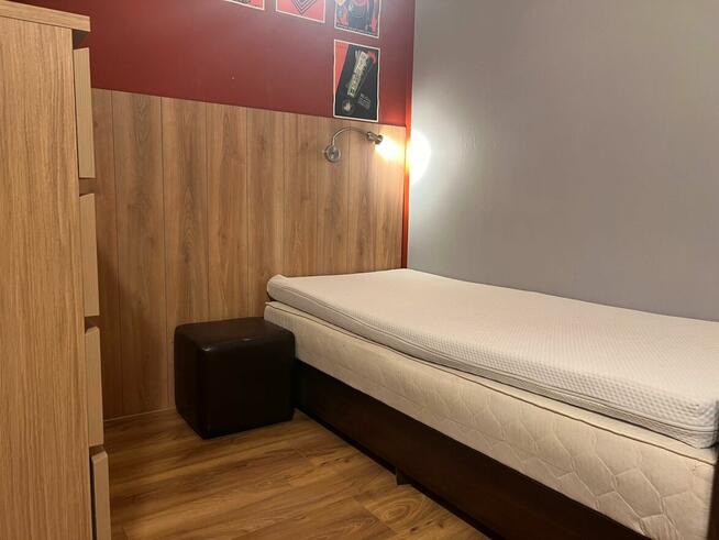 trzy pokoje jednoosobowe blisko pl. Grunwaldzkiego