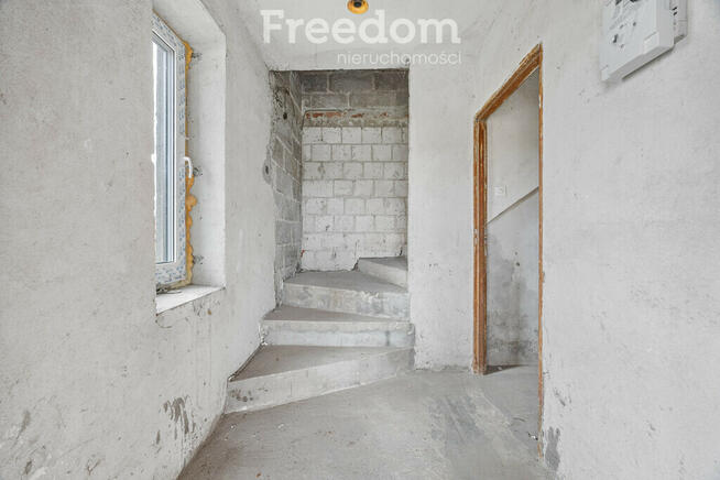 Dom 140 m² + poddasze 93 m² | działka 6743 m²