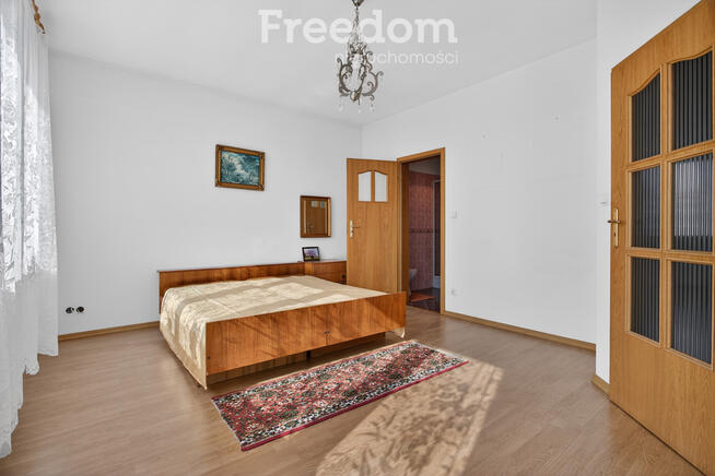 segment środkowy, 6 pokoi, 4 łazienki,ogródek