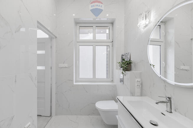 Słoneczne mieszkanie po remoncie (3 pokoje)