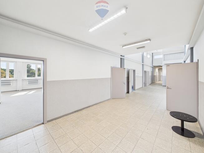 Biuro 65,7 m² z windą i parkingiem – Rybnik