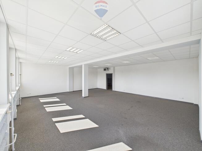Biuro 70,7 m² z windą i parkingiem – Rybnik