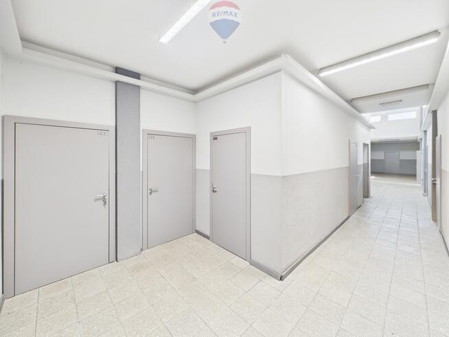 Biuro 85,3 m² z windą i parkingiem – Rybnik