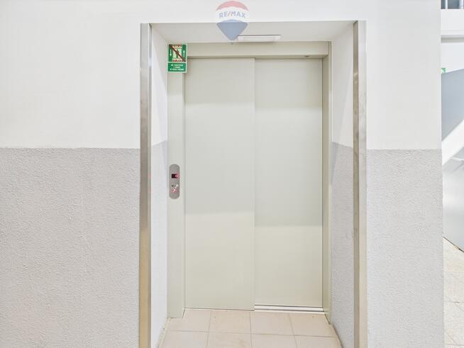 Biuro 85,3 m² z windą i parkingiem – Rybnik