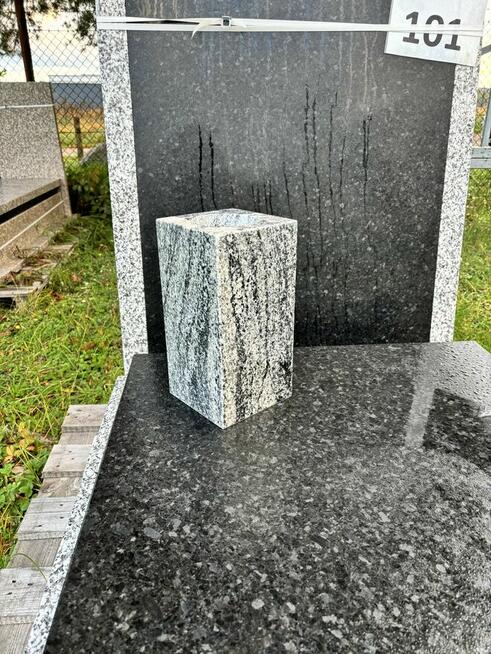 Wazon granitowy Viscount White
