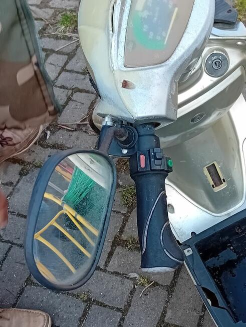 skuter uszkodzony brak kluczyka i bateria do wymiany
