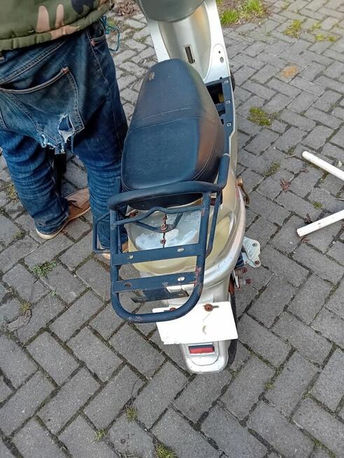 skuter uszkodzony brak kluczyka i bateria do wymiany
