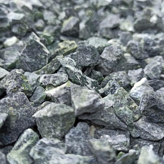 Grys Zielony Serpentynit kamień Głaz Kora Kamienna Marianna