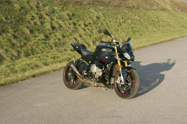 BMW S