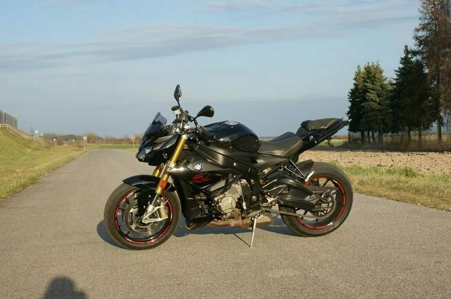 BMW S
