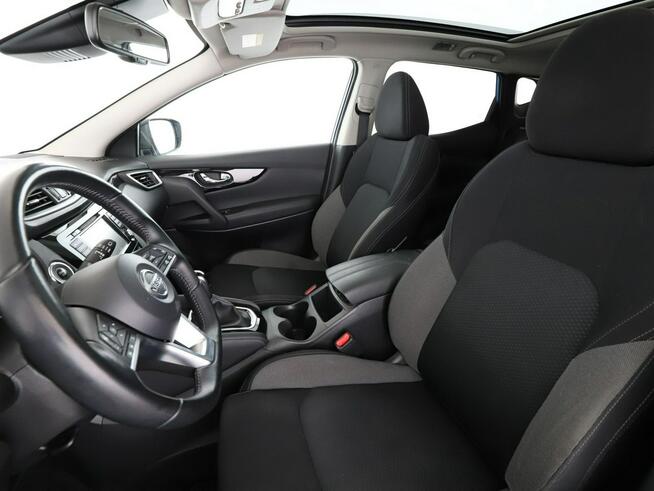 Nissan Qashqai automat panorama navi klima auto kamera i czujniki parkowania