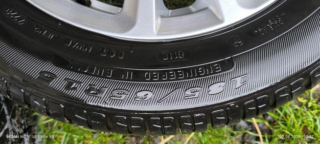 Alufelgi z czujnikami ciśnienia i oponami Renault Clio 4 .