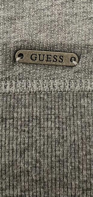 Bluzka firmy Guess.
